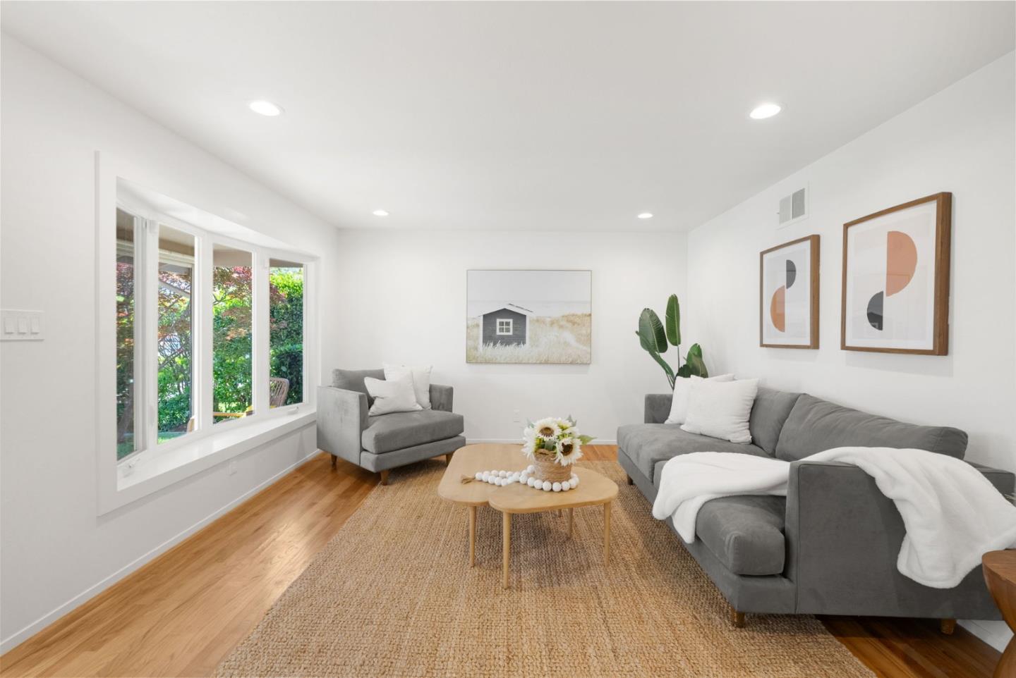 Detail Gallery Image 4 of 31 For 2566 Aragon Way, San Jose,  CA 95125 - 3 Beds | 2/1 Baths