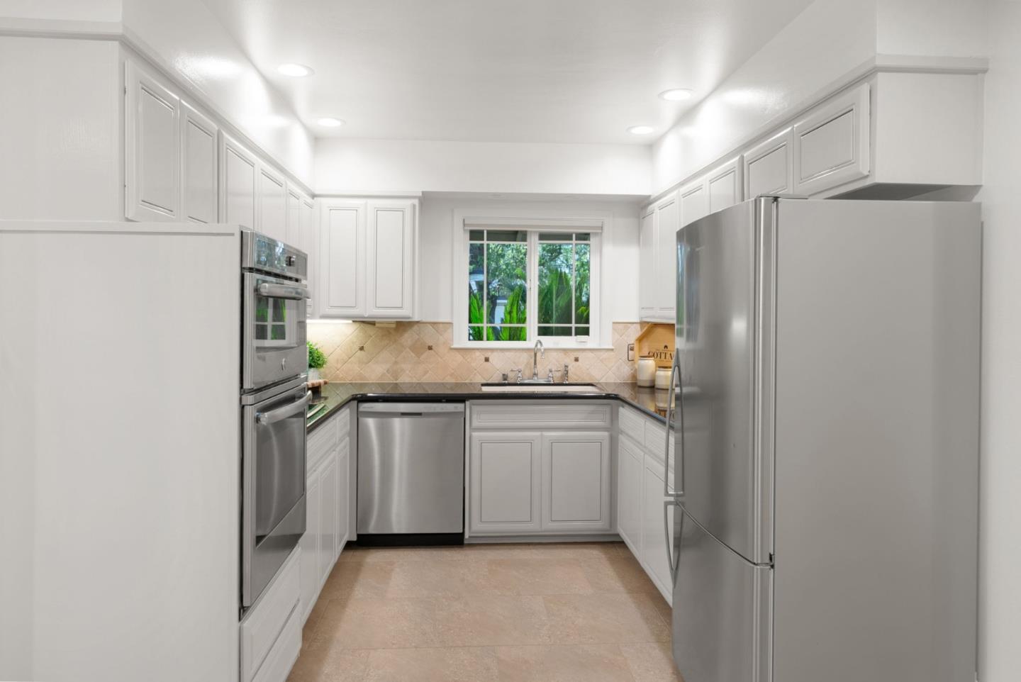 Detail Gallery Image 6 of 31 For 2566 Aragon Way, San Jose,  CA 95125 - 3 Beds | 2/1 Baths