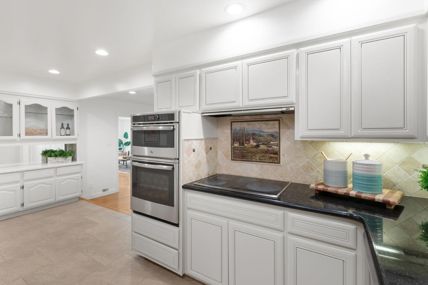 Detail Gallery Image 7 of 31 For 2566 Aragon Way, San Jose,  CA 95125 - 3 Beds | 2/1 Baths