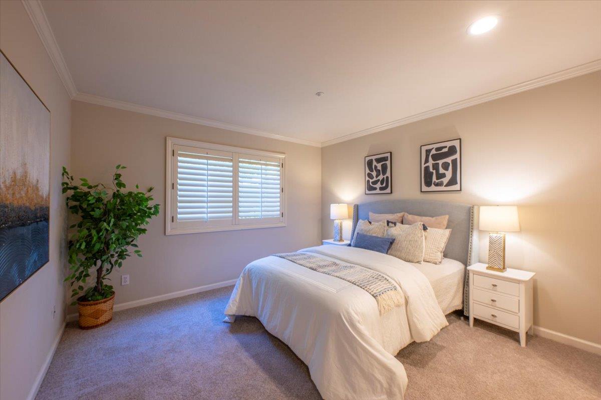 Detail Gallery Image 11 of 17 For 20 Willow Rd #13,  Menlo Park,  CA 94025 - 2 Beds | 2 Baths
