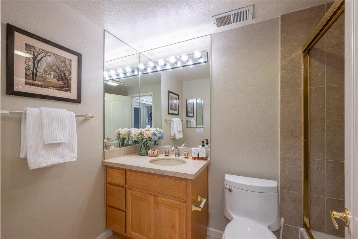 Detail Gallery Image 13 of 17 For 20 Willow Rd #13,  Menlo Park,  CA 94025 - 2 Beds | 2 Baths
