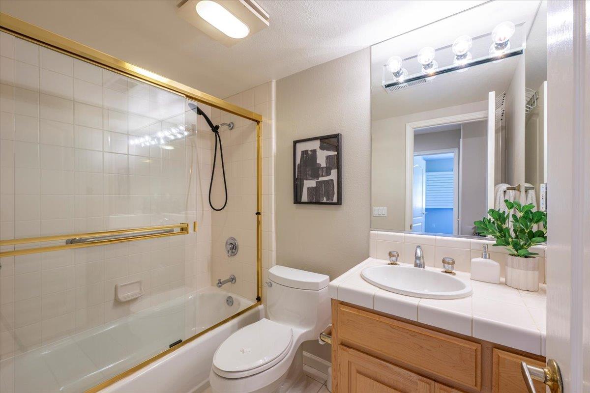 Detail Gallery Image 15 of 17 For 20 Willow Rd #13,  Menlo Park,  CA 94025 - 2 Beds | 2 Baths