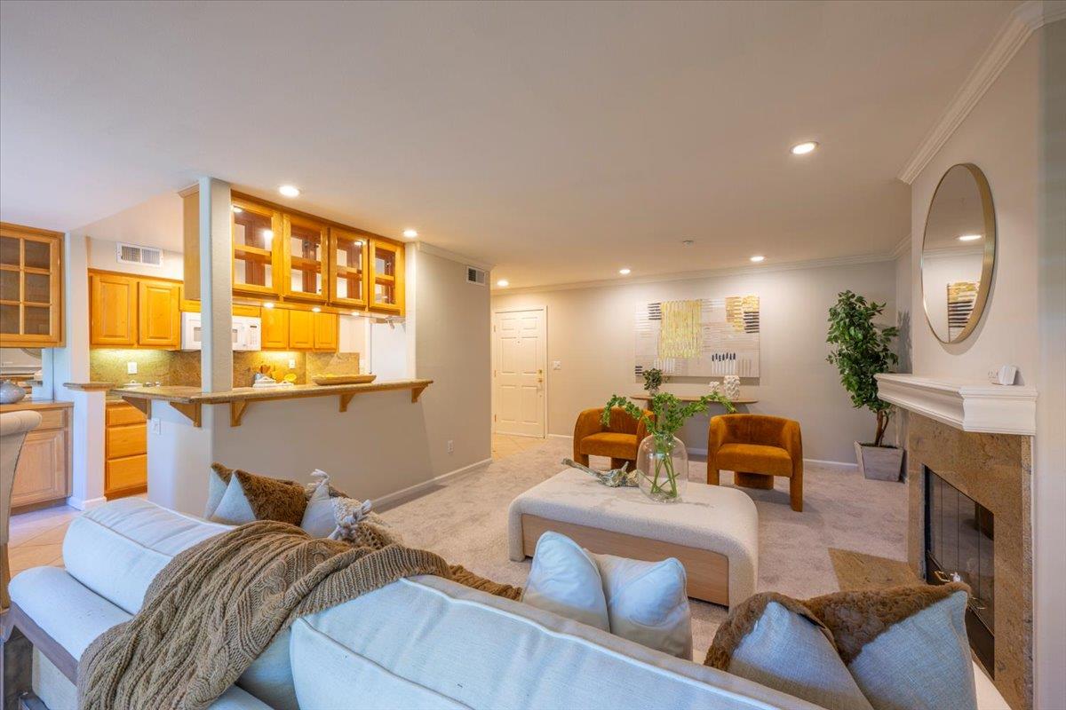 Detail Gallery Image 5 of 17 For 20 Willow Rd #13,  Menlo Park,  CA 94025 - 2 Beds | 2 Baths