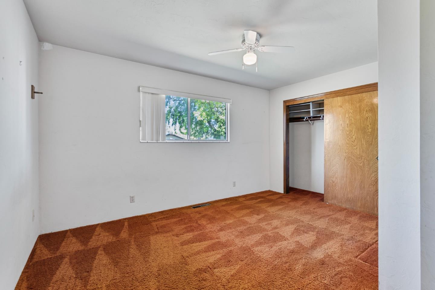 Detail Gallery Image 10 of 35 For 220 Holliday Dr, Hollister,  CA 95023 - 3 Beds | 2 Baths