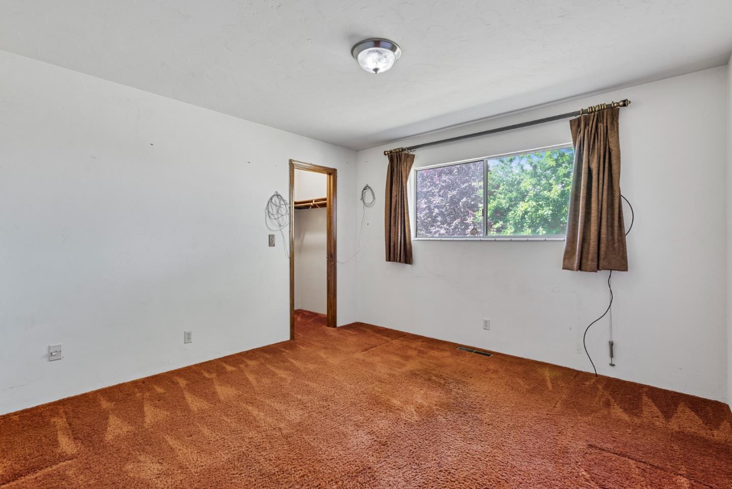 Detail Gallery Image 11 of 35 For 220 Holliday Dr, Hollister,  CA 95023 - 3 Beds | 2 Baths
