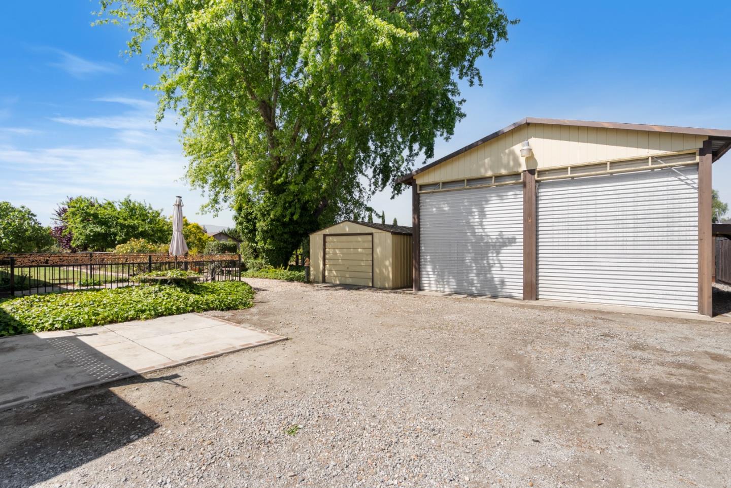 Detail Gallery Image 17 of 35 For 220 Holliday Dr, Hollister,  CA 95023 - 3 Beds | 2 Baths