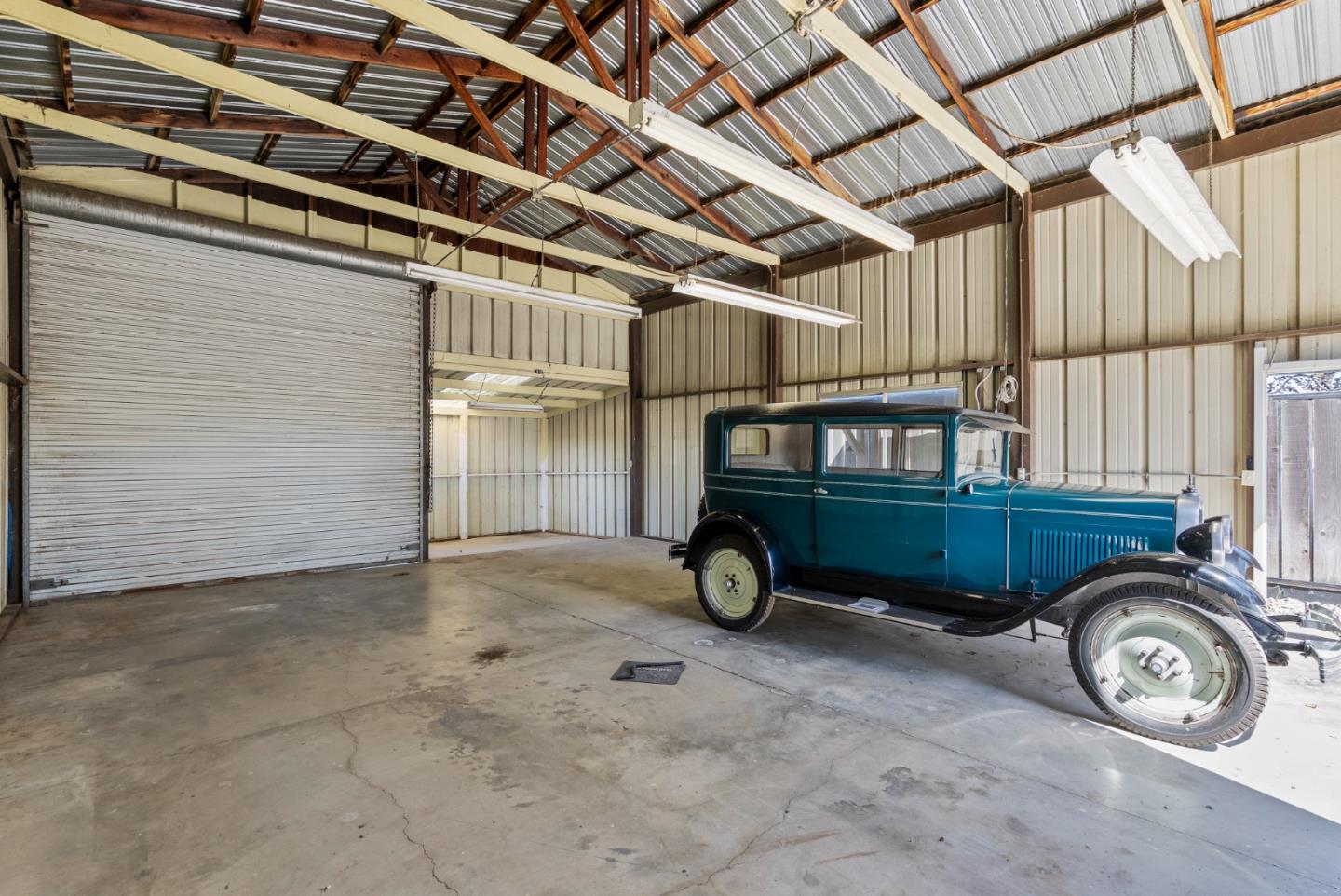 Detail Gallery Image 21 of 35 For 220 Holliday Dr, Hollister,  CA 95023 - 3 Beds | 2 Baths