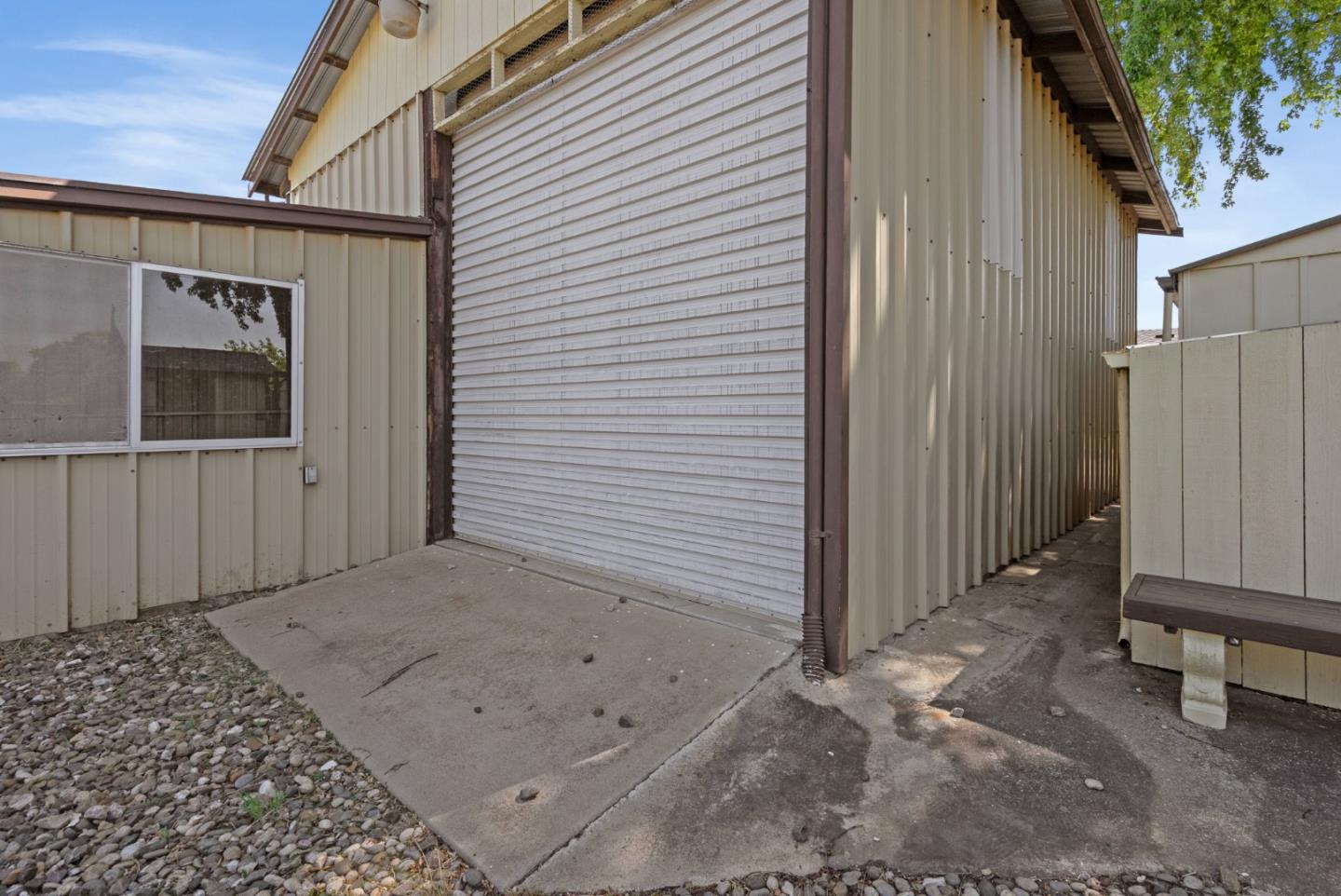 Detail Gallery Image 23 of 35 For 220 Holliday Dr, Hollister,  CA 95023 - 3 Beds | 2 Baths