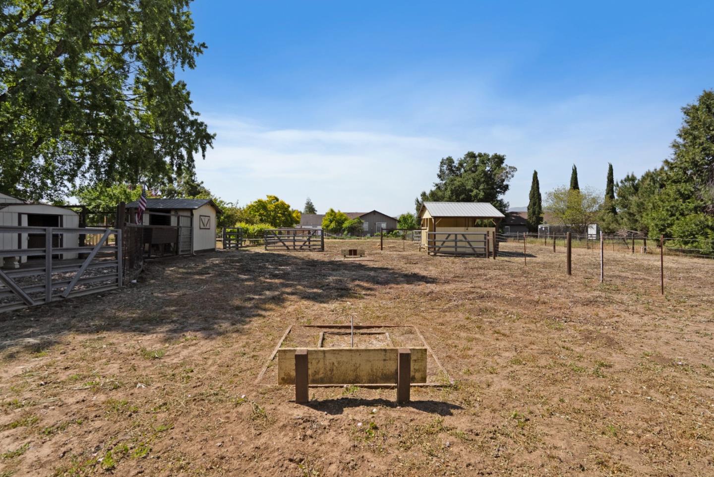 Detail Gallery Image 26 of 35 For 220 Holliday Dr, Hollister,  CA 95023 - 3 Beds | 2 Baths