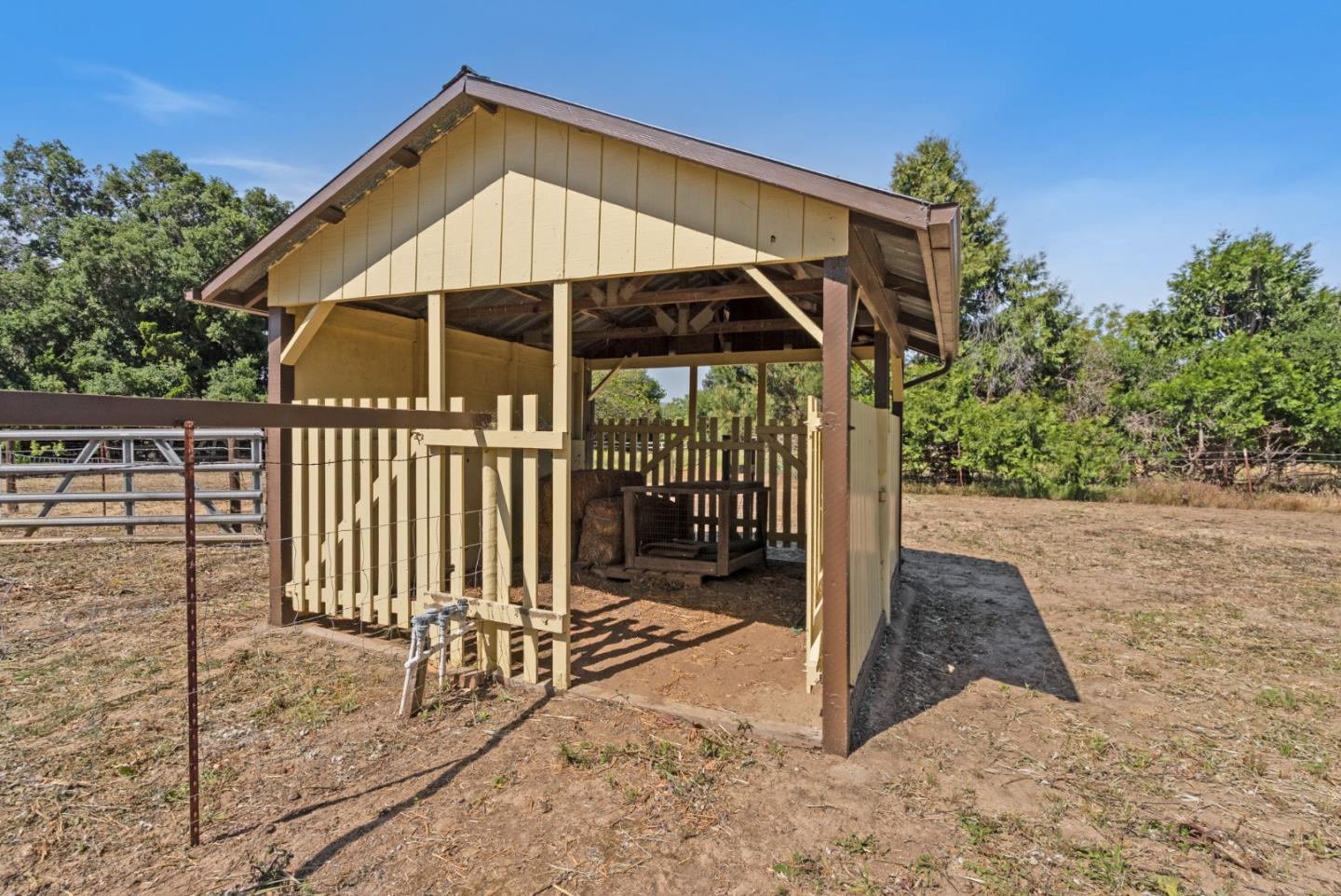 Detail Gallery Image 27 of 35 For 220 Holliday Dr, Hollister,  CA 95023 - 3 Beds | 2 Baths