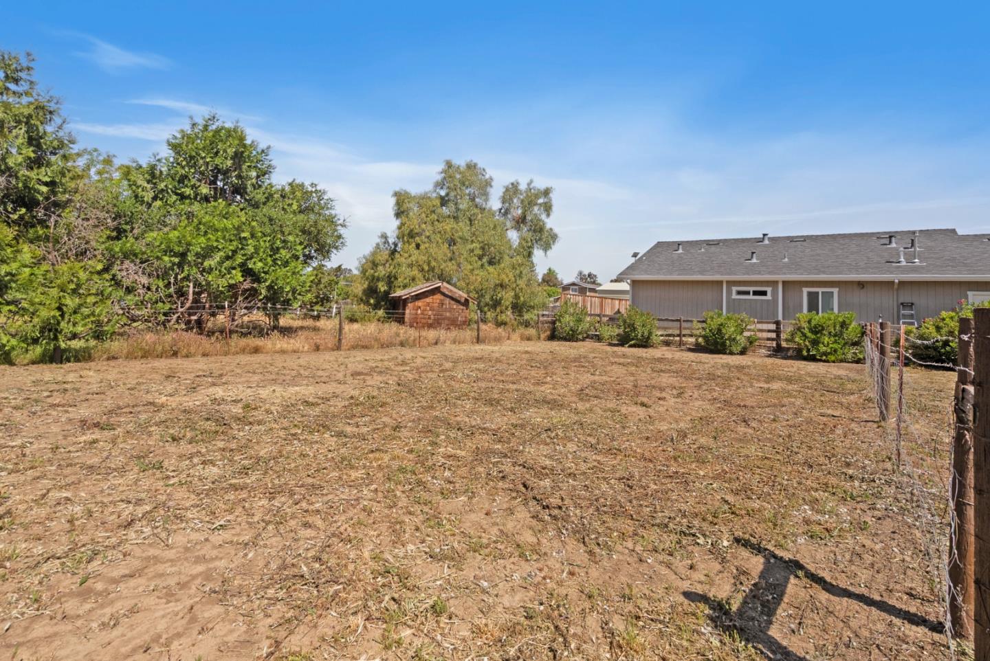 Detail Gallery Image 28 of 35 For 220 Holliday Dr, Hollister,  CA 95023 - 3 Beds | 2 Baths