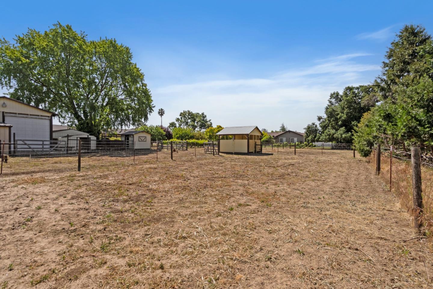 Detail Gallery Image 29 of 35 For 220 Holliday Dr, Hollister,  CA 95023 - 3 Beds | 2 Baths