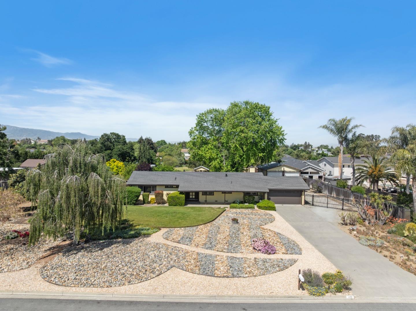 Detail Gallery Image 31 of 35 For 220 Holliday Dr, Hollister,  CA 95023 - 3 Beds | 2 Baths