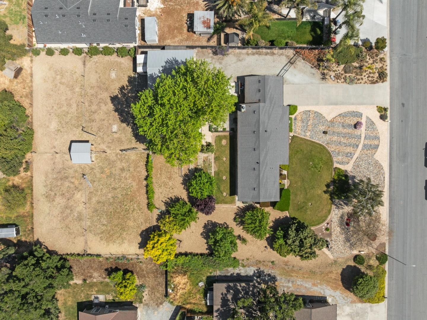 Detail Gallery Image 33 of 35 For 220 Holliday Dr, Hollister,  CA 95023 - 3 Beds | 2 Baths