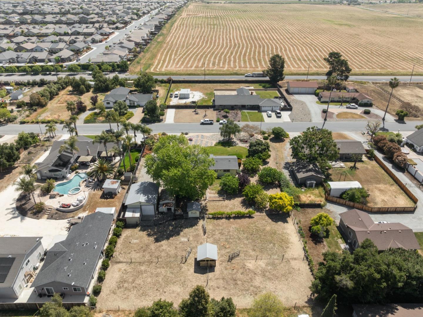 Detail Gallery Image 34 of 35 For 220 Holliday Dr, Hollister,  CA 95023 - 3 Beds | 2 Baths