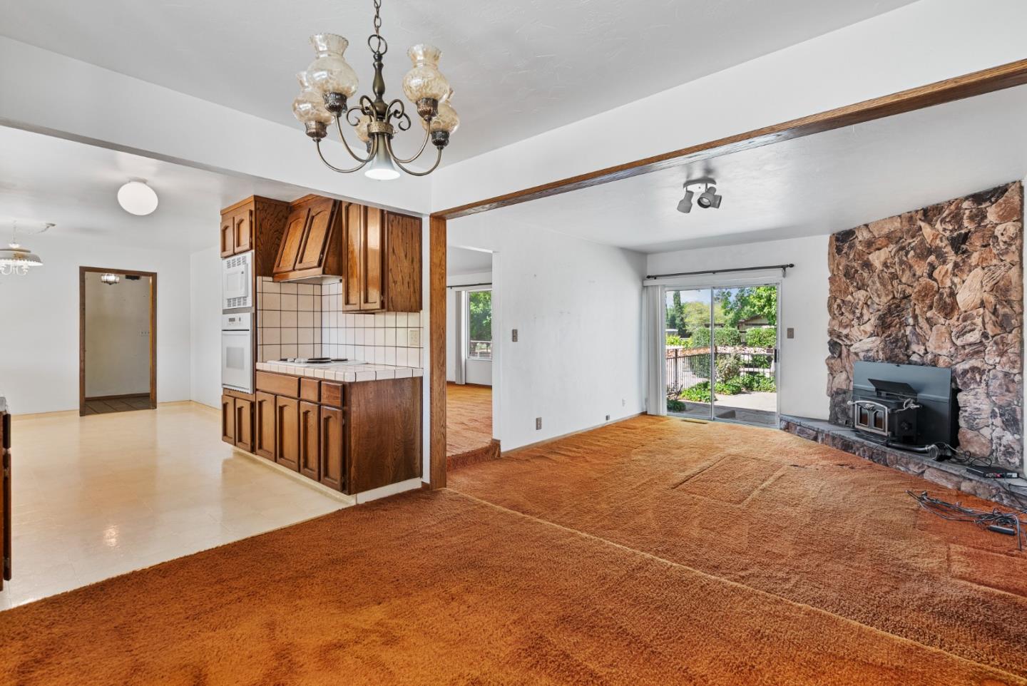 Detail Gallery Image 6 of 35 For 220 Holliday Dr, Hollister,  CA 95023 - 3 Beds | 2 Baths