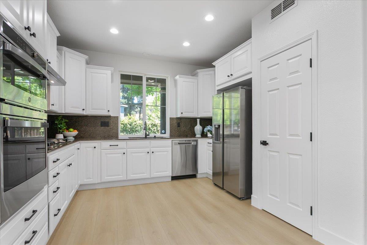 Detail Gallery Image 10 of 31 For 825 S 22nd St, San Jose,  CA 95116 - 5 Beds | 3 Baths