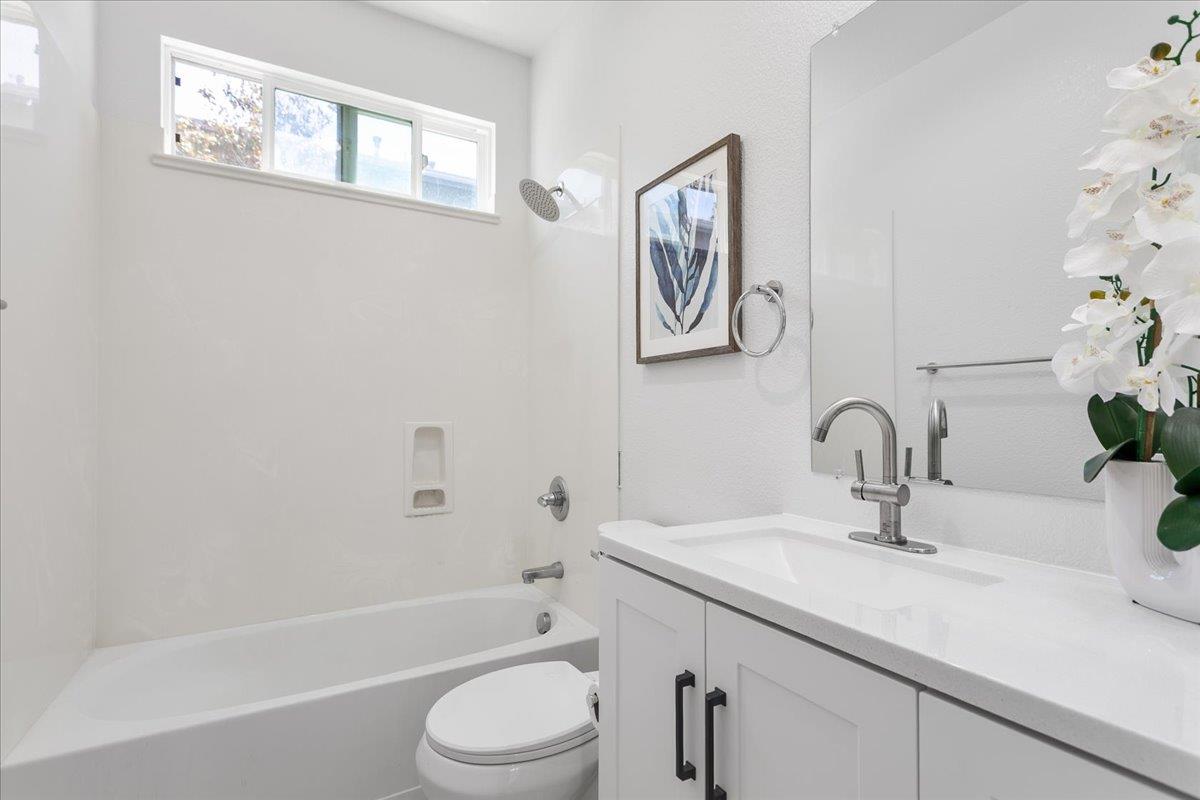 Detail Gallery Image 12 of 31 For 825 S 22nd St, San Jose,  CA 95116 - 5 Beds | 3 Baths