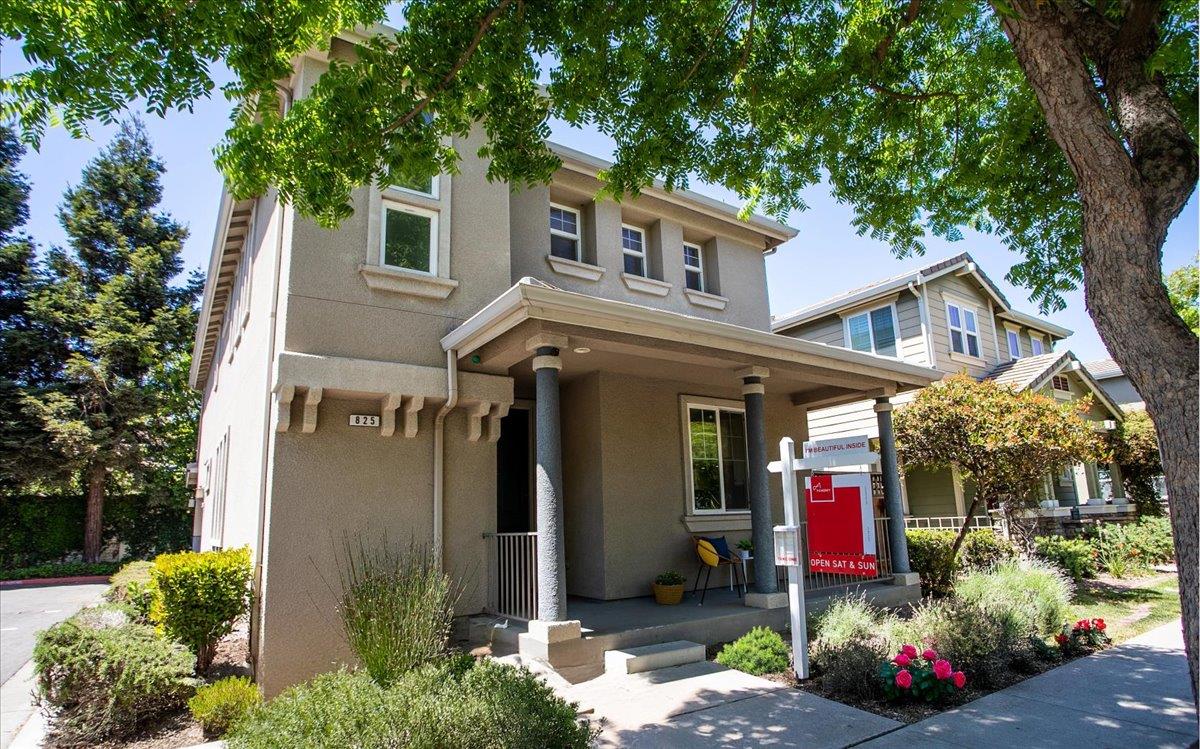 Detail Gallery Image 2 of 31 For 825 S 22nd St, San Jose,  CA 95116 - 5 Beds | 3 Baths