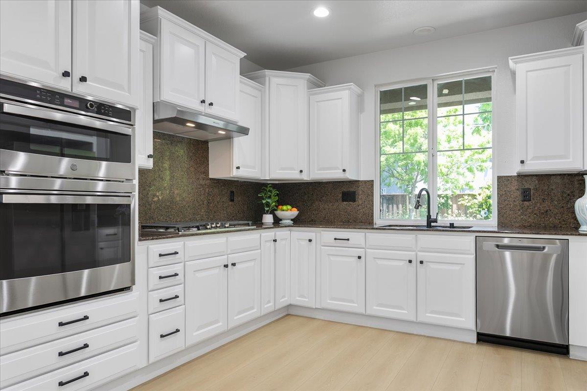 Detail Gallery Image 9 of 31 For 825 S 22nd St, San Jose,  CA 95116 - 5 Beds | 3 Baths