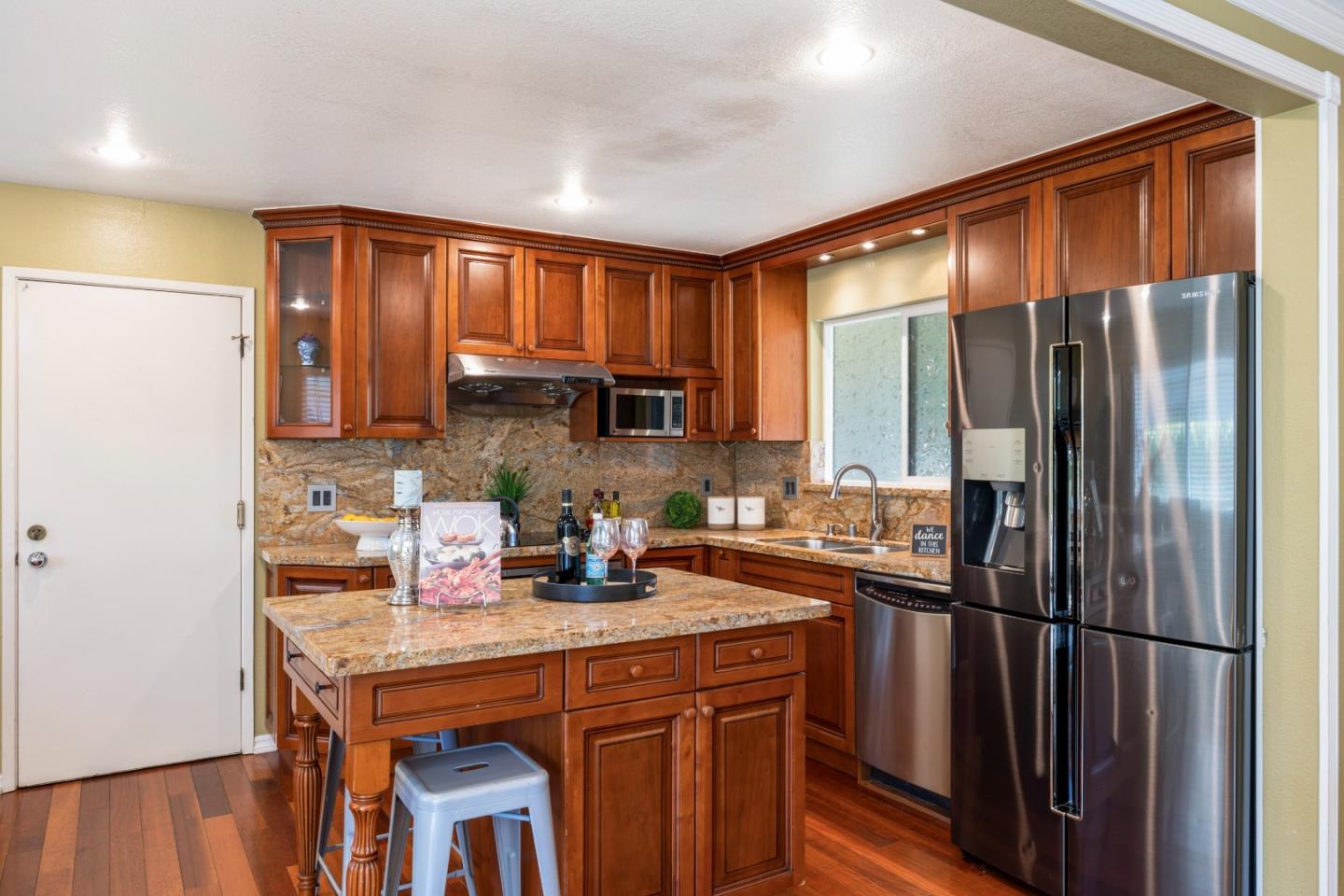Detail Gallery Image 14 of 36 For 465 E Mckinley Ave, Sunnyvale,  CA 94086 - 5 Beds | 3 Baths
