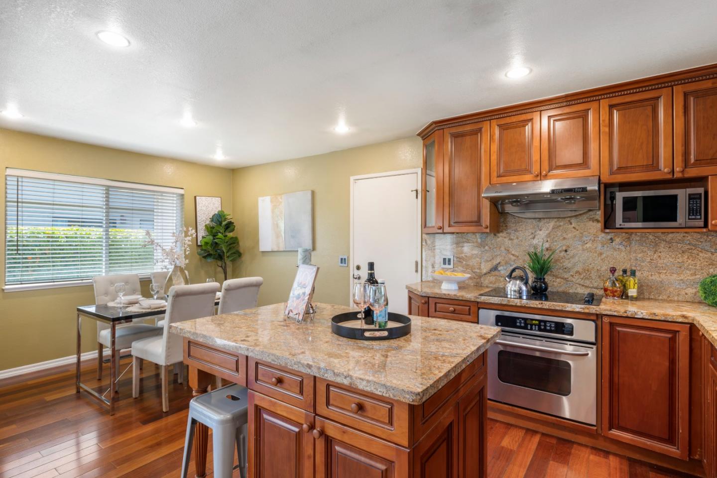 Detail Gallery Image 15 of 36 For 465 E Mckinley Ave, Sunnyvale,  CA 94086 - 5 Beds | 3 Baths