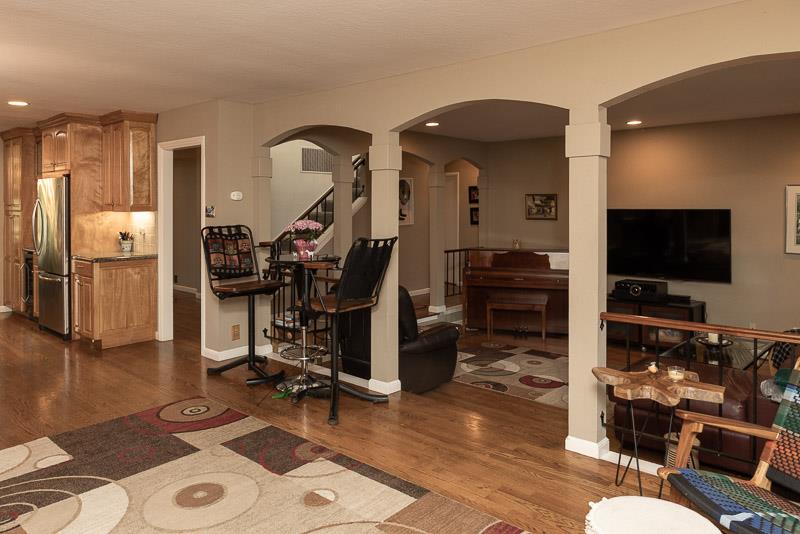 Detail Gallery Image 11 of 20 For 3523 Oak Dr, Menlo Park,  CA 94025 - 4 Beds | 2/1 Baths