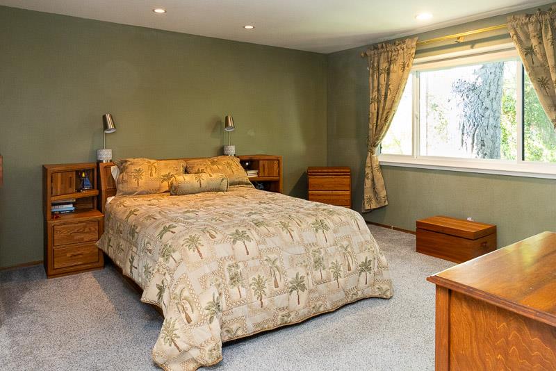Detail Gallery Image 12 of 20 For 3523 Oak Dr, Menlo Park,  CA 94025 - 4 Beds | 2/1 Baths
