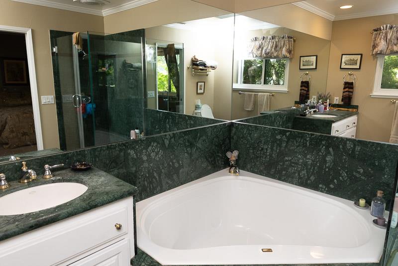 Detail Gallery Image 13 of 20 For 3523 Oak Dr, Menlo Park,  CA 94025 - 4 Beds | 2/1 Baths