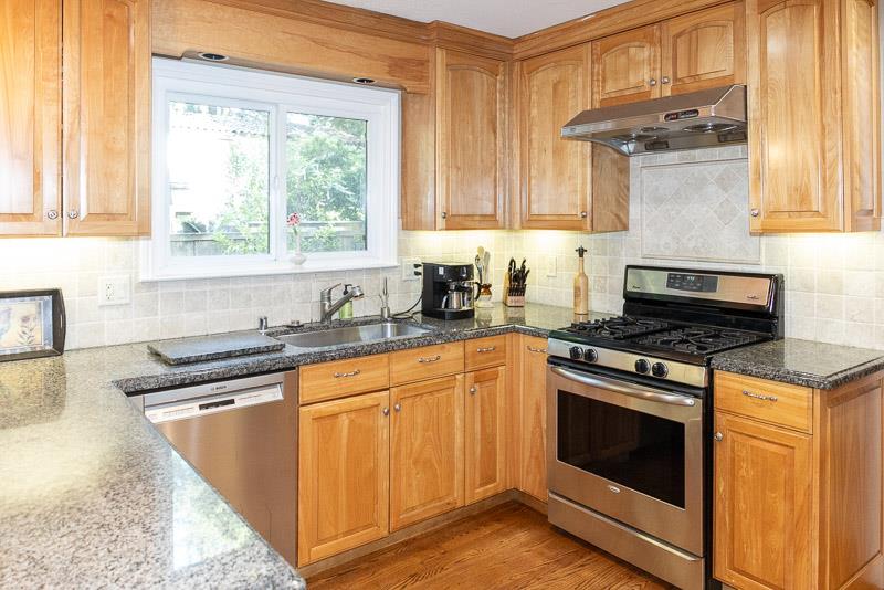 Detail Gallery Image 3 of 20 For 3523 Oak Dr, Menlo Park,  CA 94025 - 4 Beds | 2/1 Baths