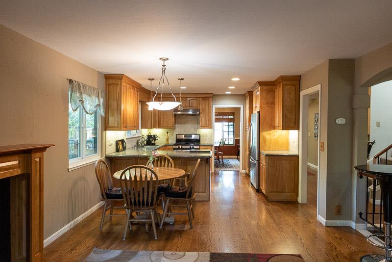 Detail Gallery Image 5 of 20 For 3523 Oak Dr, Menlo Park,  CA 94025 - 4 Beds | 2/1 Baths