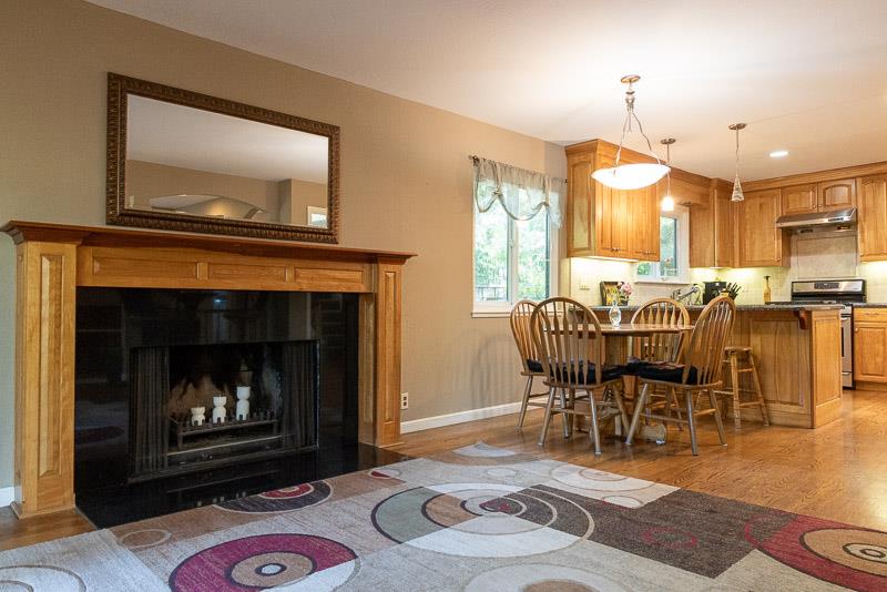 Detail Gallery Image 6 of 20 For 3523 Oak Dr, Menlo Park,  CA 94025 - 4 Beds | 2/1 Baths