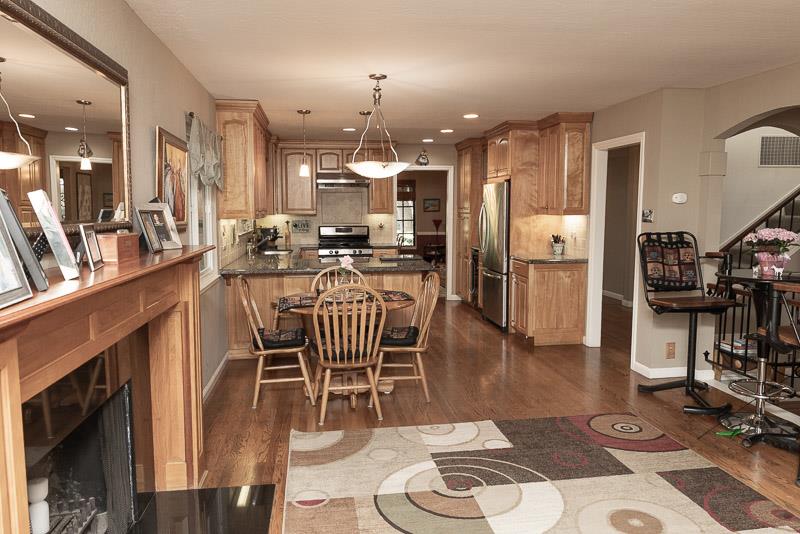 Detail Gallery Image 7 of 20 For 3523 Oak Dr, Menlo Park,  CA 94025 - 4 Beds | 2/1 Baths