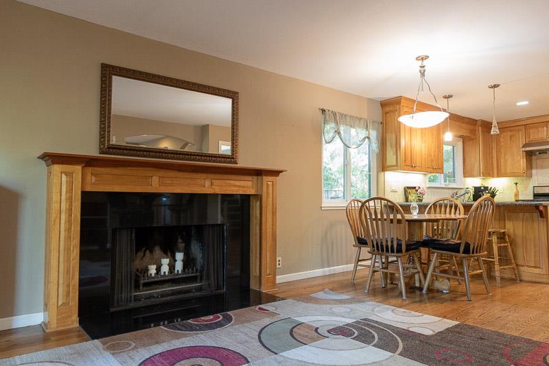 Detail Gallery Image 8 of 20 For 3523 Oak Dr, Menlo Park,  CA 94025 - 4 Beds | 2/1 Baths
