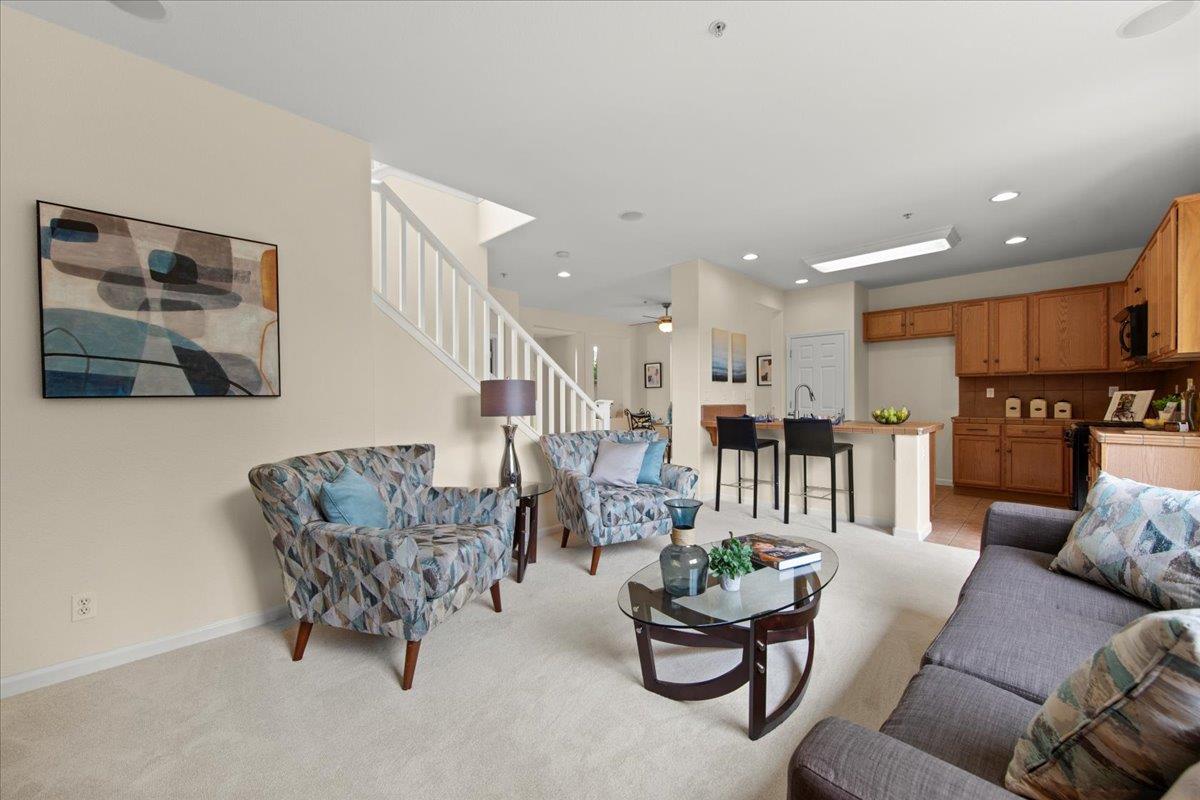 Detail Gallery Image 10 of 31 For 35 Paseo Dr, Watsonville,  CA 95076 - 4 Beds | 2/1 Baths