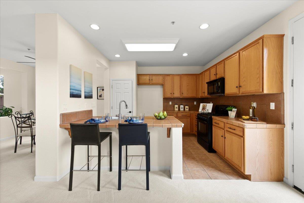 Detail Gallery Image 6 of 31 For 35 Paseo Dr, Watsonville,  CA 95076 - 4 Beds | 2/1 Baths