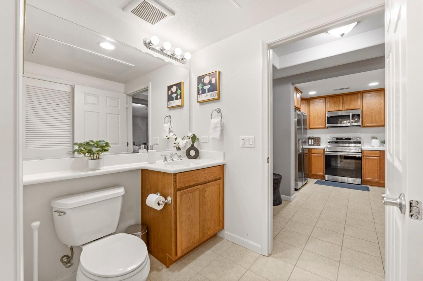 Detail Gallery Image 5 of 9 For 809 Auzerais #209,  San Jose,  CA 95126 - 1 Beds | 1/1 Baths
