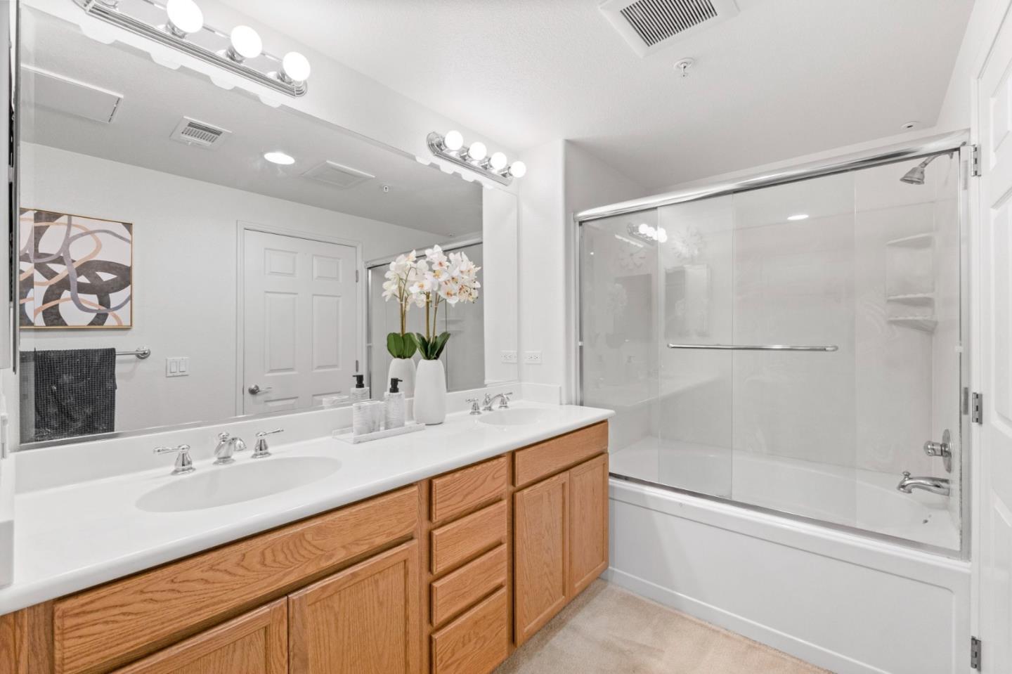 Detail Gallery Image 6 of 9 For 809 Auzerais #209,  San Jose,  CA 95126 - 1 Beds | 1/1 Baths