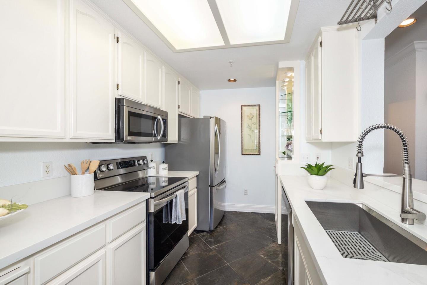 Detail Gallery Image 10 of 28 For 2309 Hastings Shore Ln, Redwood City,  CA 94065 - 1 Beds | 1 Baths
