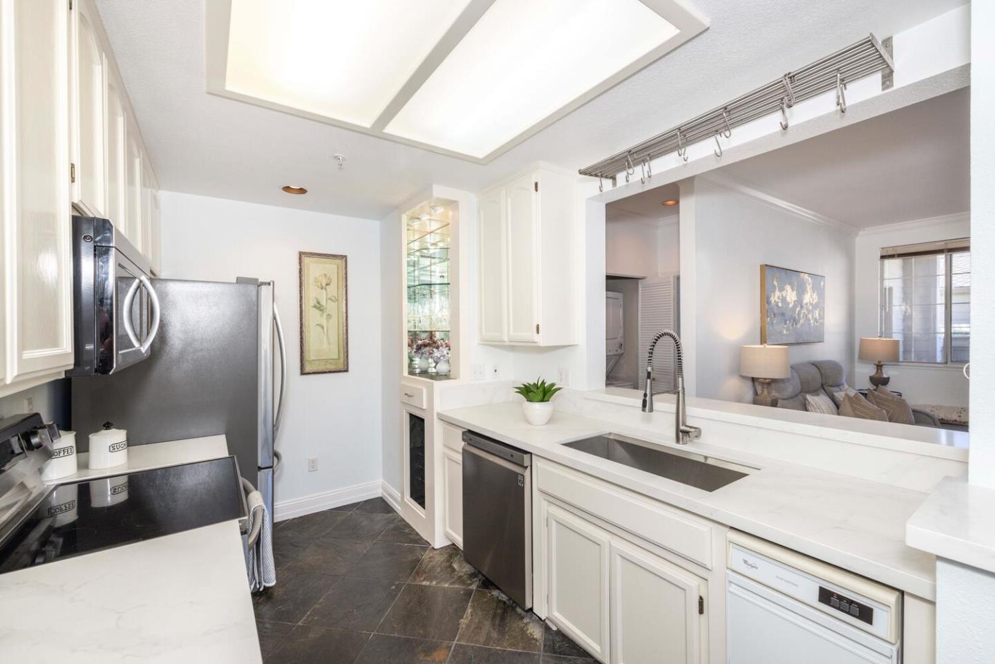 Detail Gallery Image 11 of 28 For 2309 Hastings Shore Ln, Redwood City,  CA 94065 - 1 Beds | 1 Baths