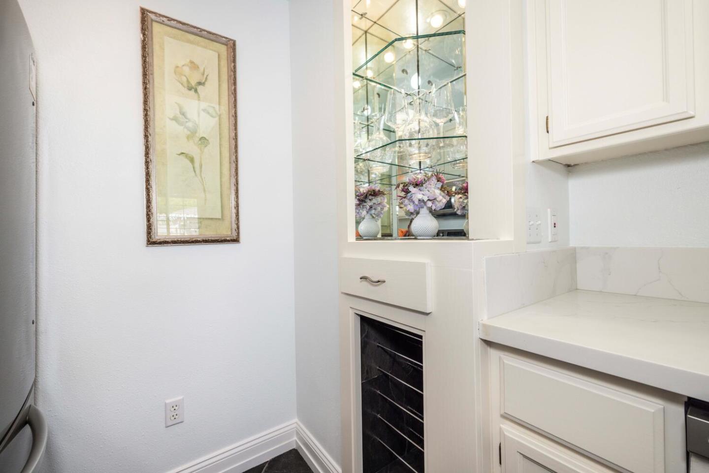 Detail Gallery Image 12 of 28 For 2309 Hastings Shore Ln, Redwood City,  CA 94065 - 1 Beds | 1 Baths