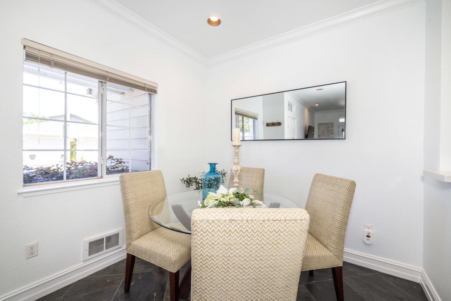 Detail Gallery Image 8 of 28 For 2309 Hastings Shore Ln, Redwood City,  CA 94065 - 1 Beds | 1 Baths