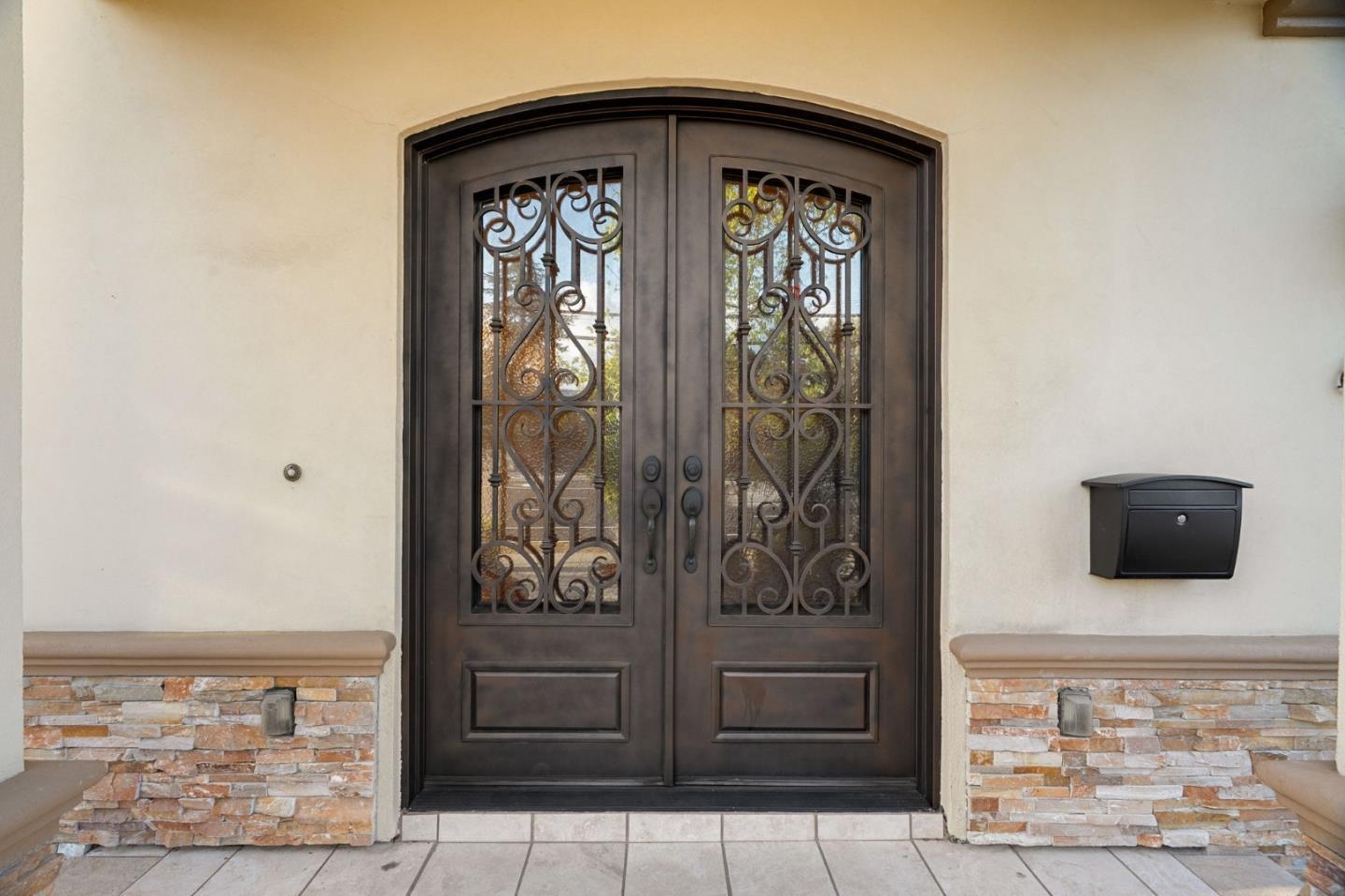 Detail Gallery Image 3 of 53 For 6697 Prospect Rd, San Jose,  CA 95129 - 5 Beds | 4/1 Baths