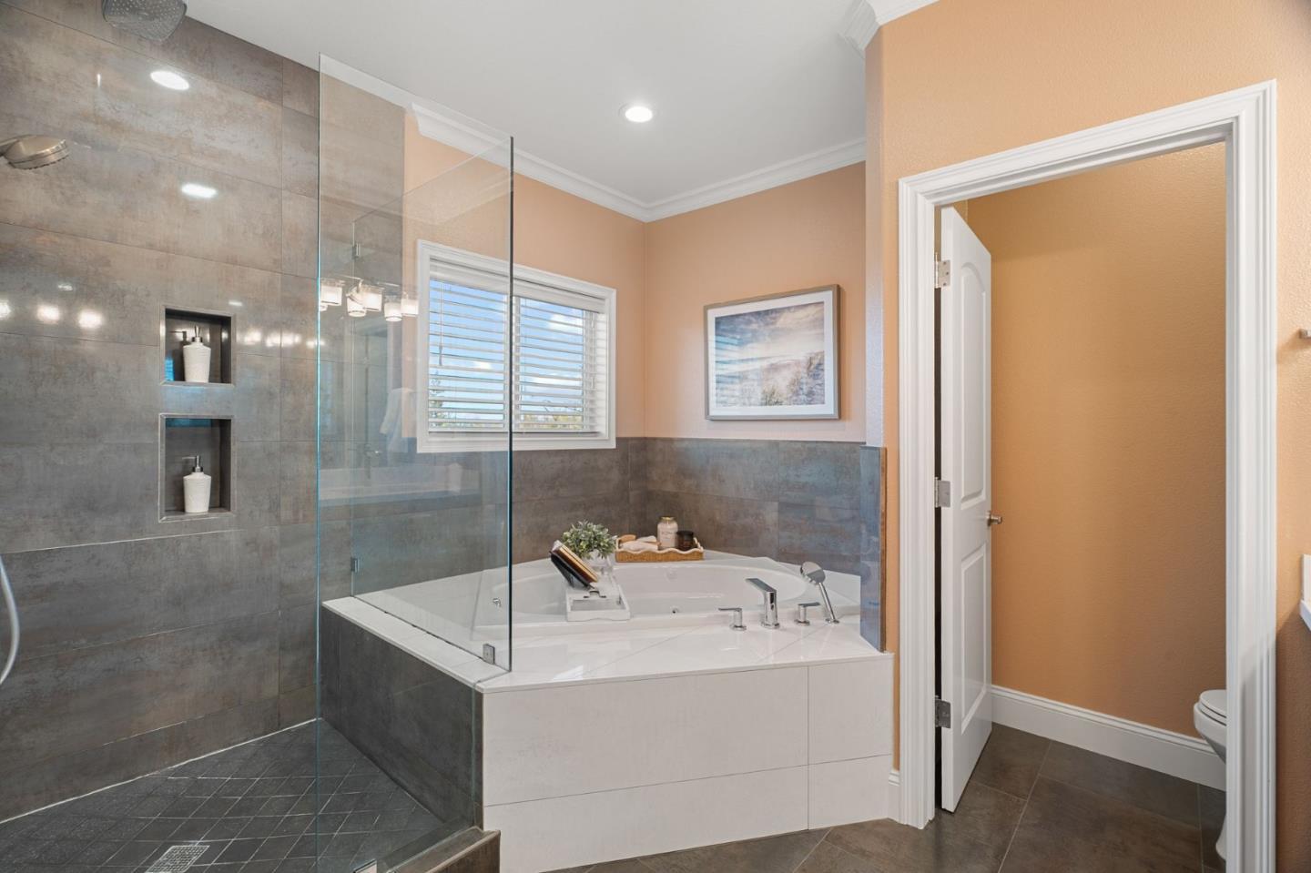 Detail Gallery Image 32 of 53 For 6697 Prospect Rd, San Jose,  CA 95129 - 5 Beds | 4/1 Baths
