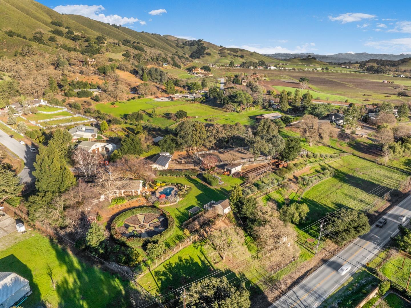 Detail Gallery Image 3 of 51 For 12170 Calle Uvas, Gilroy,  CA 95020 - 4 Beds | 2/1 Baths