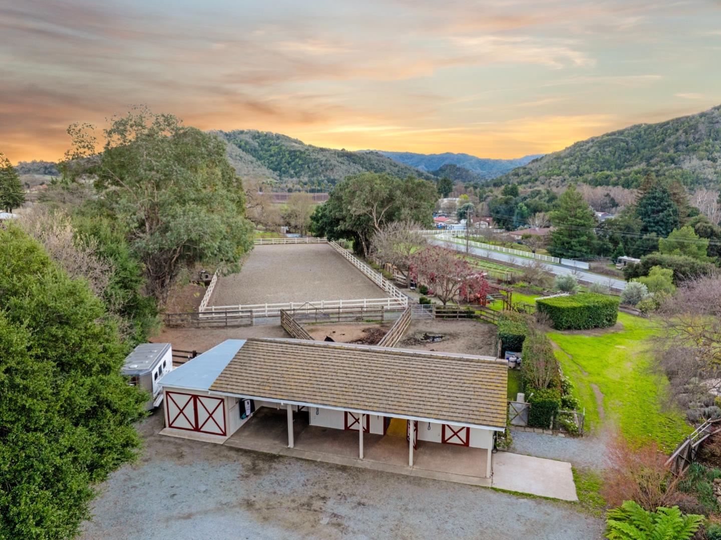 Detail Gallery Image 4 of 51 For 12170 Calle Uvas, Gilroy,  CA 95020 - 4 Beds | 2/1 Baths