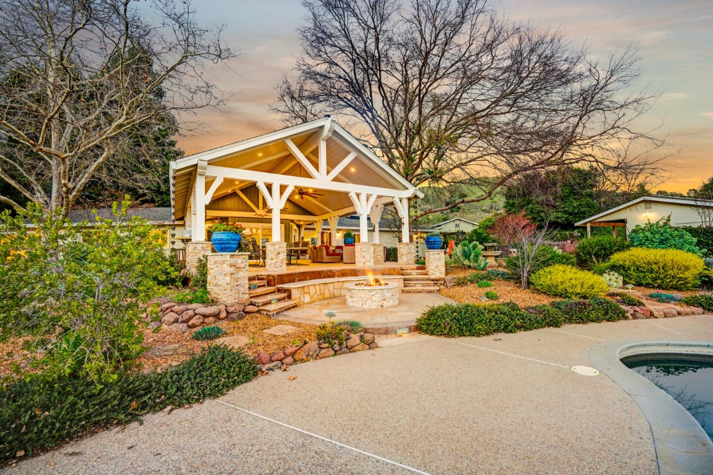 Detail Gallery Image 7 of 51 For 12170 Calle Uvas, Gilroy,  CA 95020 - 4 Beds | 2/1 Baths