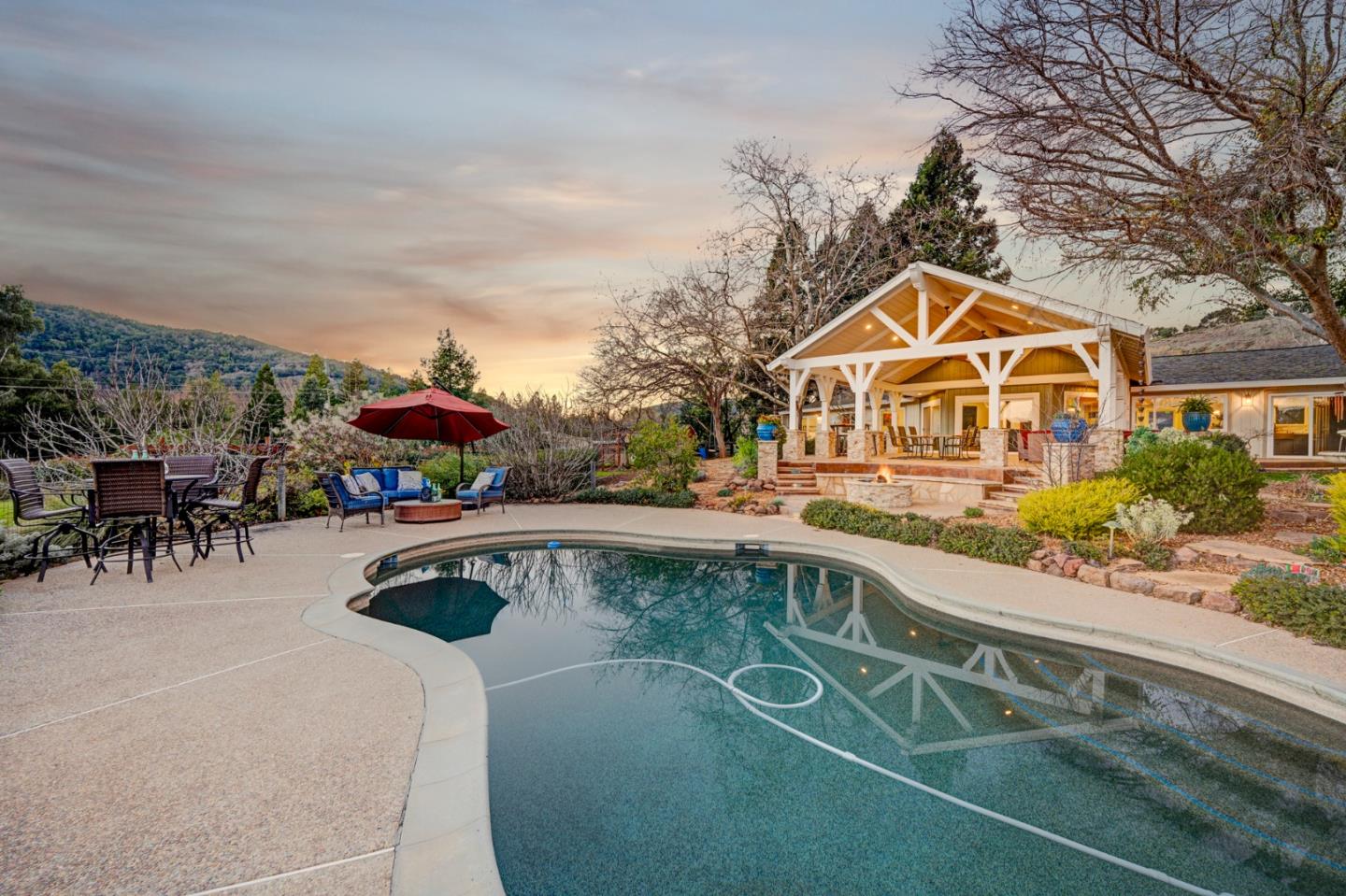 Detail Gallery Image 9 of 51 For 12170 Calle Uvas, Gilroy,  CA 95020 - 4 Beds | 2/1 Baths
