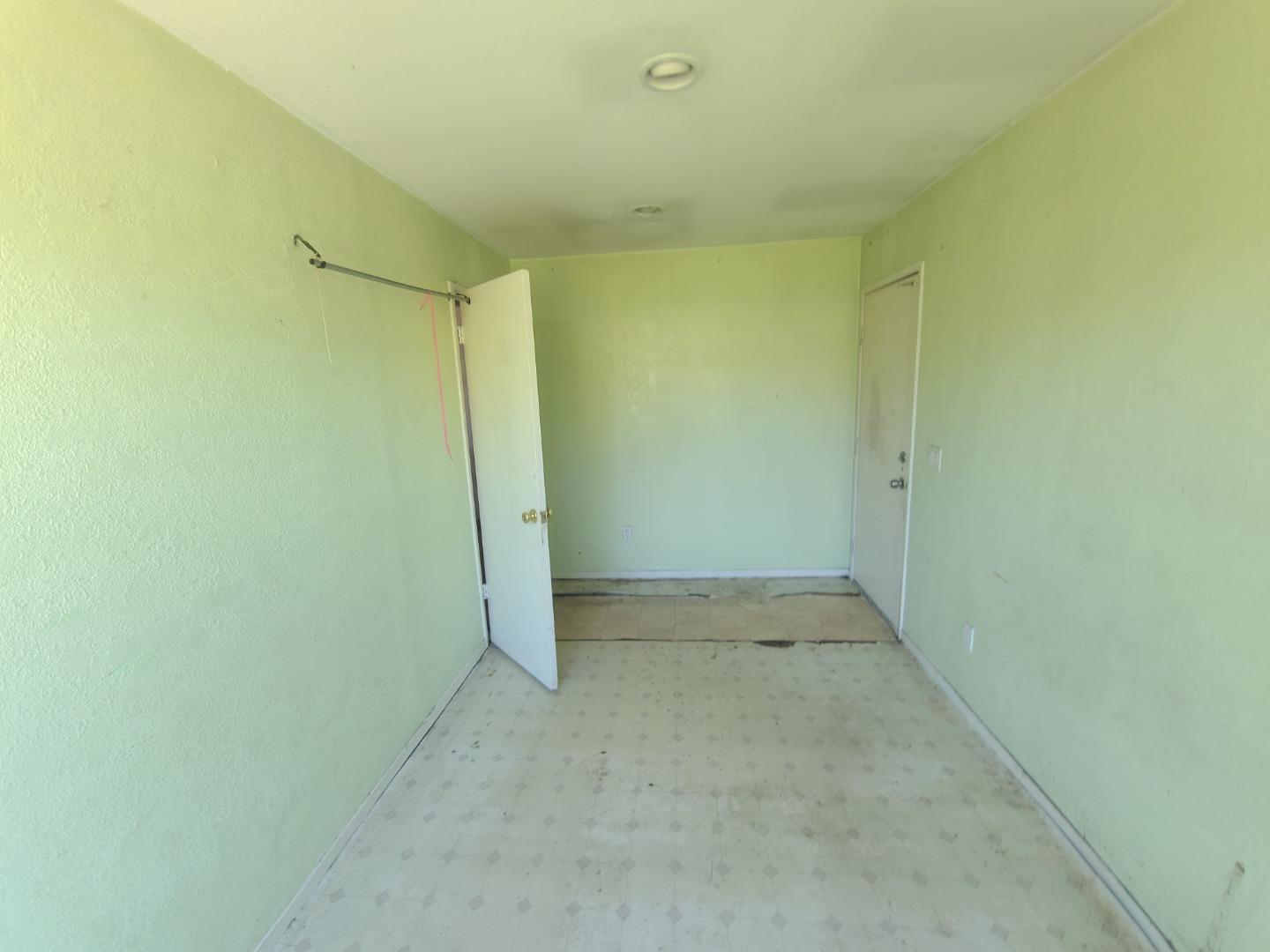 Detail Gallery Image 10 of 15 For 112 S Cragmont Ave, San Jose,  CA 95127 - 2 Beds | 2 Baths