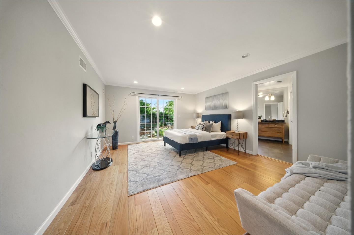 Detail Gallery Image 19 of 38 For 1079 Brighton Pl, Mountain View,  CA 94040 - 4 Beds | 2/1 Baths